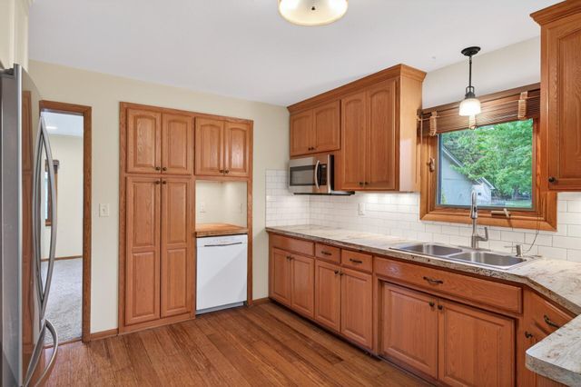 17625 13th Avenue N, Plymouth, MN 55447
