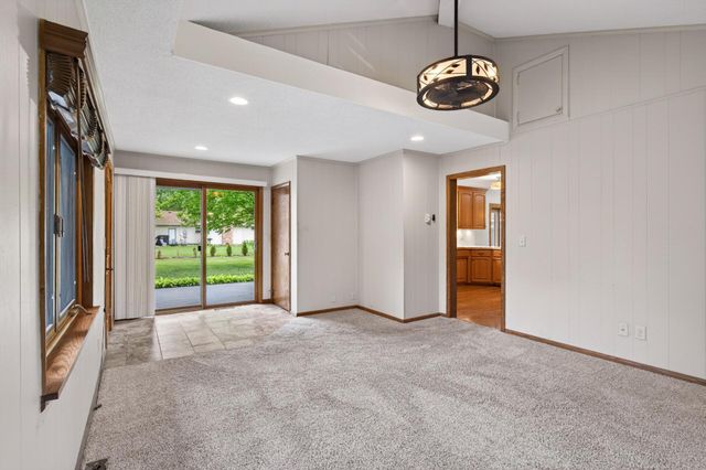 17625 13th Avenue N, Plymouth, MN 55447