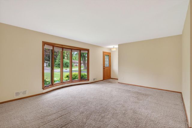 17625 13th Avenue N, Plymouth, MN 55447