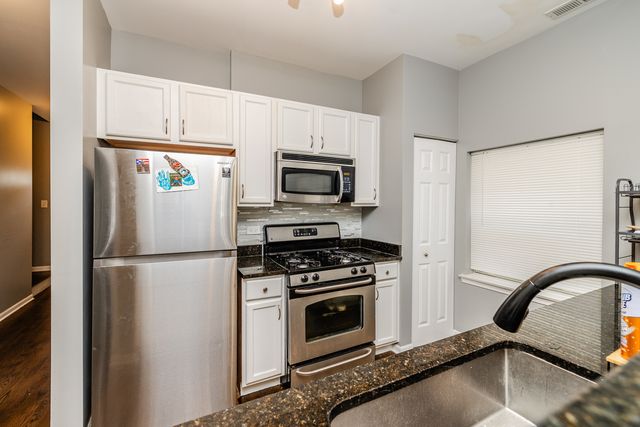 811 S Kedzie Avenue, Chicago, IL 60612