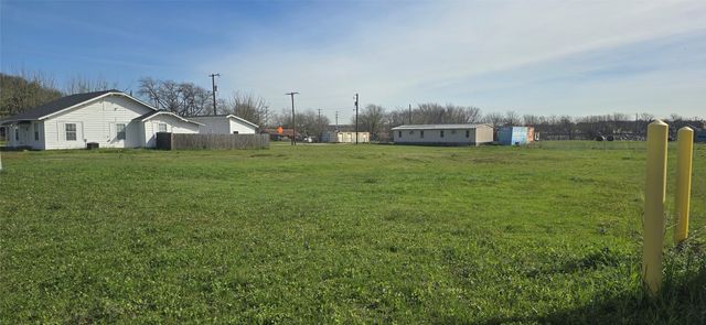 614 N 2nd Street, Sanger, TX 76266