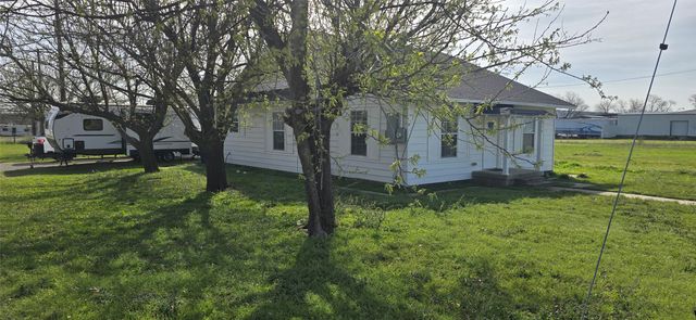 614 N 2nd Street, Sanger, TX 76266