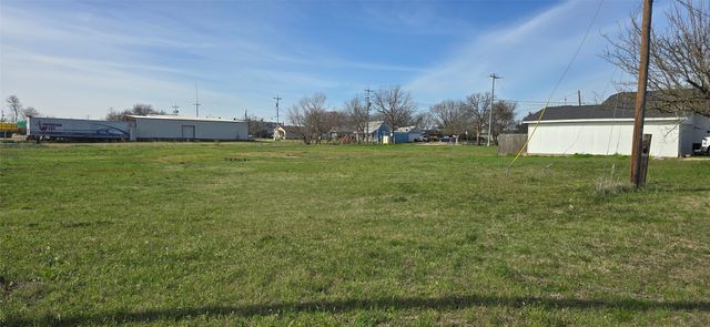614 N 2nd Street, Sanger, TX 76266