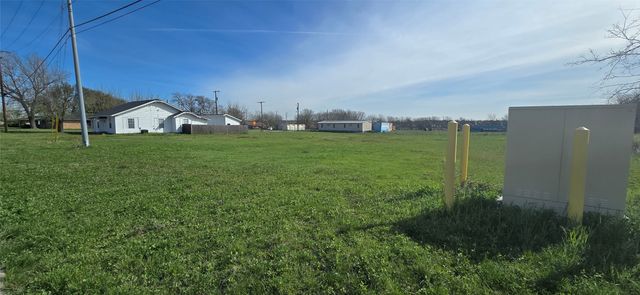 614 N 2nd Street, Sanger, TX 76266