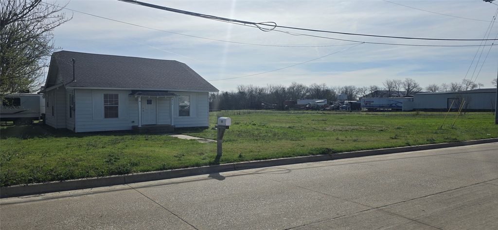 614 N 2nd Street, Sanger, TX 76266