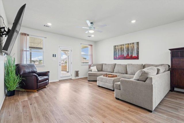 158 Gullivers DR, Elgin, TX 78621
