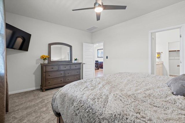 158 Gullivers DR, Elgin, TX 78621