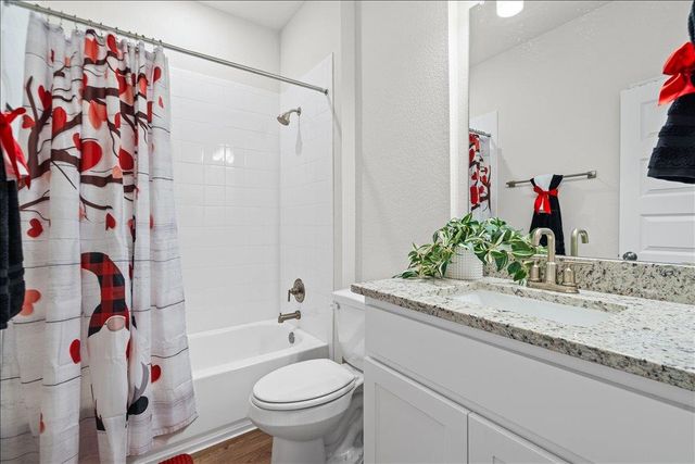 158 Gullivers DR, Elgin, TX 78621