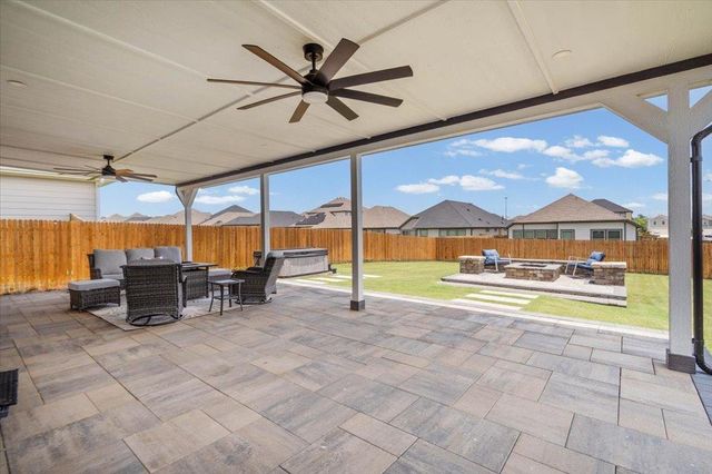 158 Gullivers DR, Elgin, TX 78621