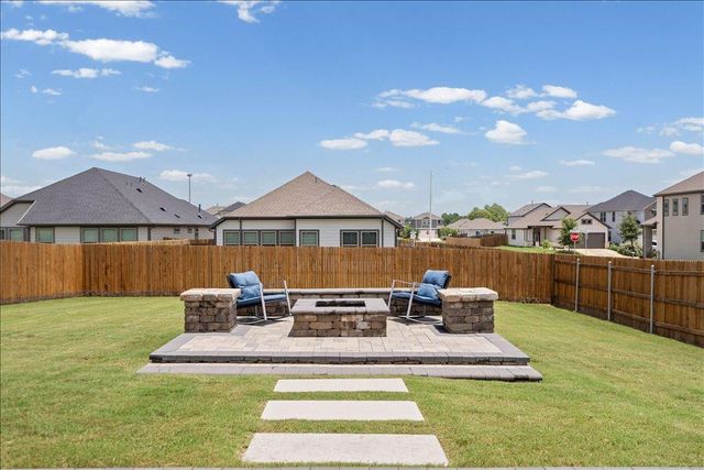 158 Gullivers DR, Elgin, TX 78621