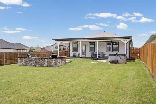 158 Gullivers DR, Elgin, TX 78621