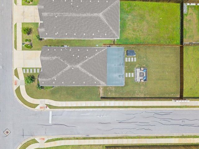 158 Gullivers DR, Elgin, TX 78621