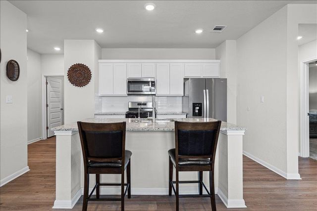 158 Gullivers DR, Elgin, TX 78621