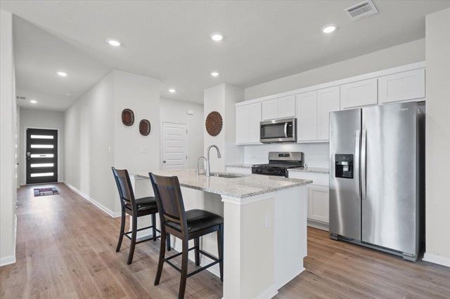 158 Gullivers DR, Elgin, TX 78621