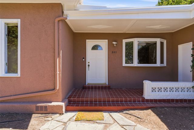 841 Don Diego, Santa Fe, NM 87505