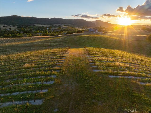 2325 Bella Tierra, Paso Robles, CA 93446