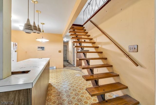 15 High Ct, Little Falls Twp., NJ 07424