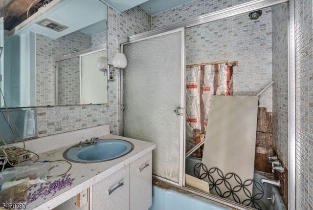 15 High Ct, Little Falls Twp., NJ 07424
