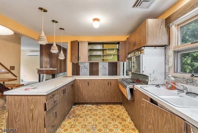 15 High Ct, Little Falls Twp., NJ 07424
