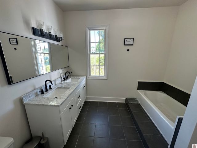 2801 Golo Rd, Mayfield, KY 42066