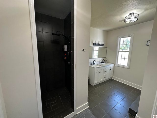 2801 Golo Rd, Mayfield, KY 42066