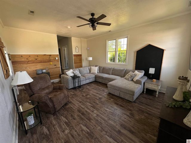 2801 Golo Rd, Mayfield, KY 42066