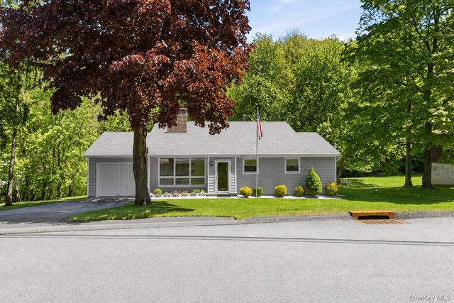 18 Collier Drive E, Carmel, NY 10512