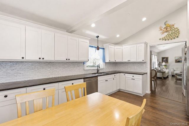 18 Collier Drive E, Carmel, NY 10512