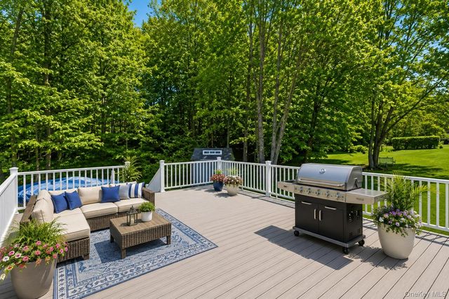 18 Collier Drive E, Carmel, NY 10512