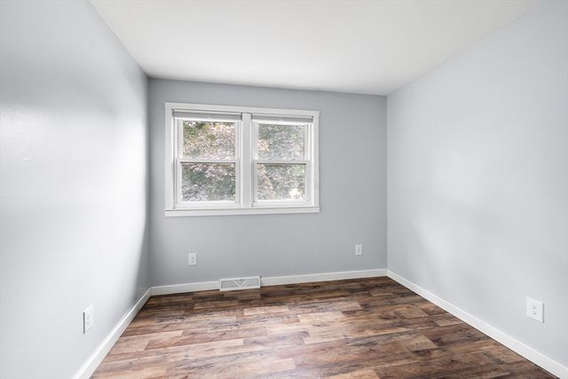 21 Lafayette St, Amesbury, MA 01913