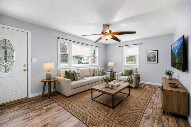 21 Lafayette St, Amesbury, MA 01913