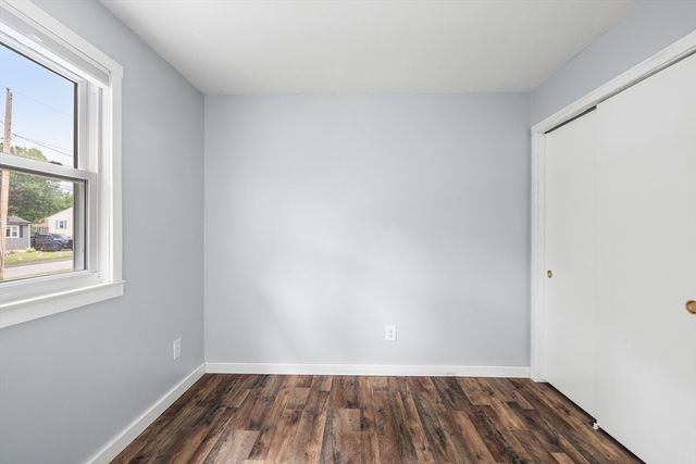 21 Lafayette St, Amesbury, MA 01913