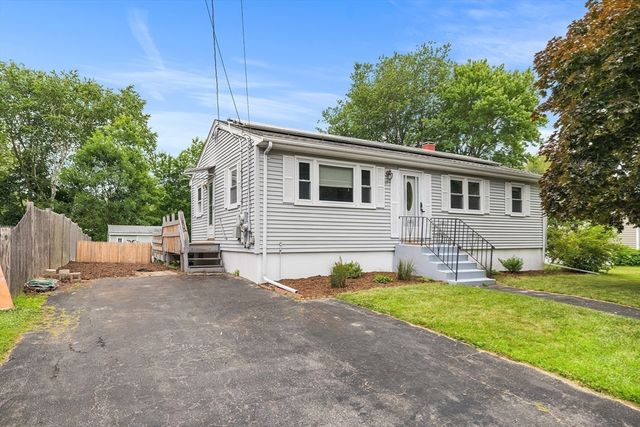 21 Lafayette St, Amesbury, MA 01913