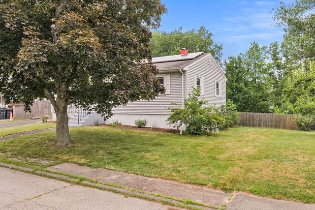 21 Lafayette St, Amesbury, MA 01913