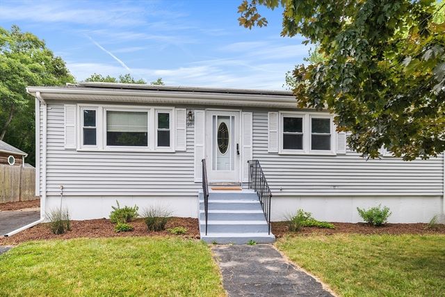 21 Lafayette St, Amesbury, MA 01913