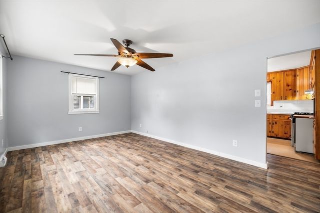 21 Lafayette St, Amesbury, MA 01913