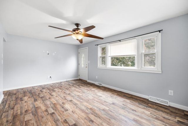 21 Lafayette St, Amesbury, MA 01913