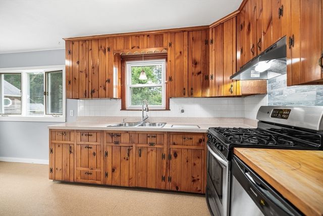 21 Lafayette St, Amesbury, MA 01913