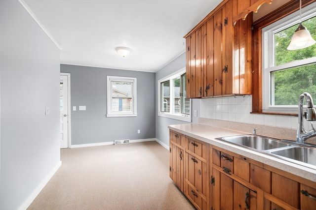 21 Lafayette St, Amesbury, MA 01913