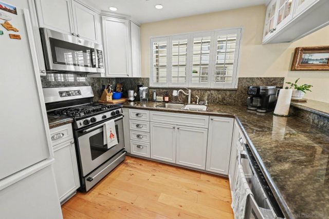 1100 Adella Ave 4, Coronado, CA 92118