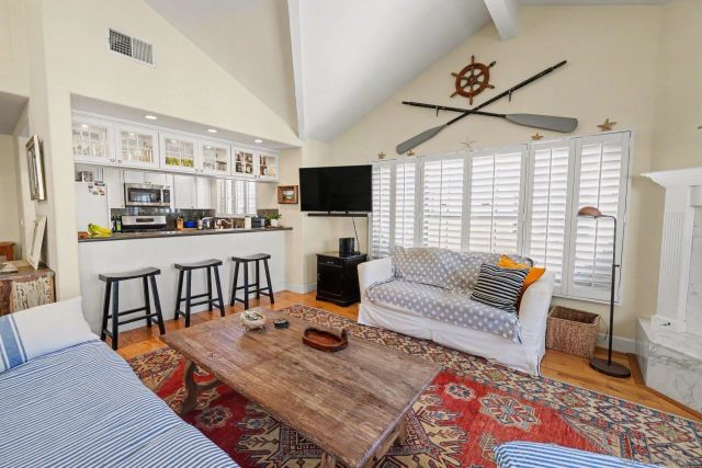 1100 Adella Ave 4, Coronado, CA 92118