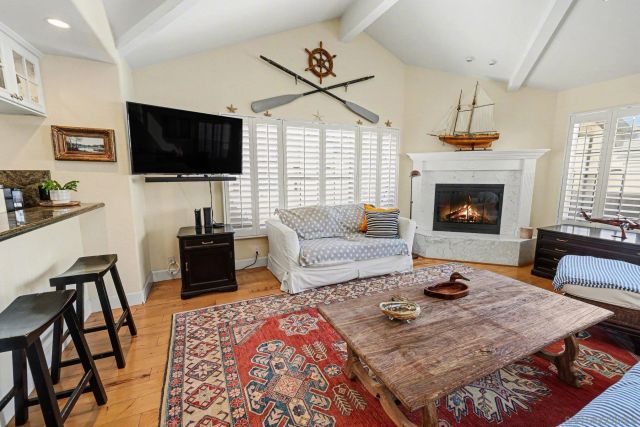 1100 Adella Ave 4, Coronado, CA 92118