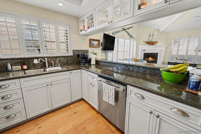 1100 Adella Ave 4, Coronado, CA 92118