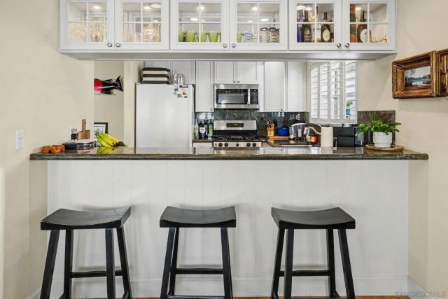 1100 Adella Ave 4, Coronado, CA 92118