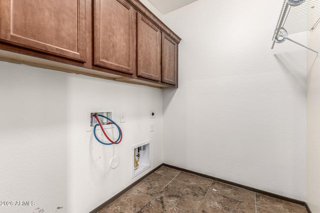 525 W REEVES Avenue, San Tan Valley, AZ 85140