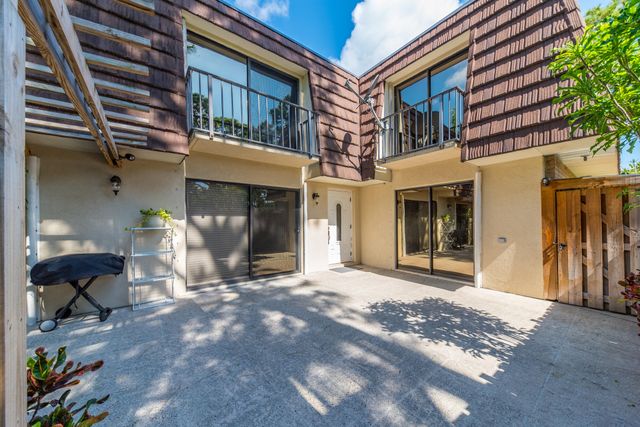 717 7TH Lane, Palm Beach Gardens, FL 33418
