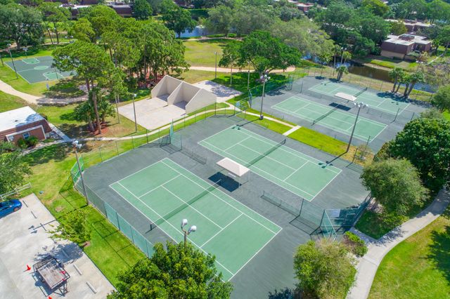 717 7TH Lane, Palm Beach Gardens, FL 33418