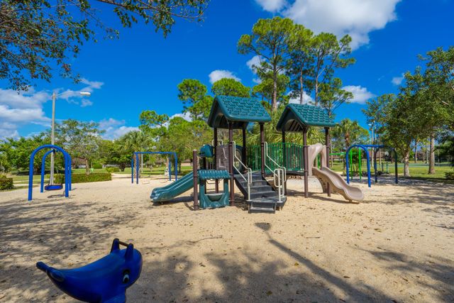 717 7TH Lane, Palm Beach Gardens, FL 33418