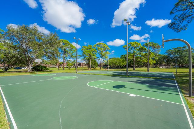 717 7TH Lane, Palm Beach Gardens, FL 33418
