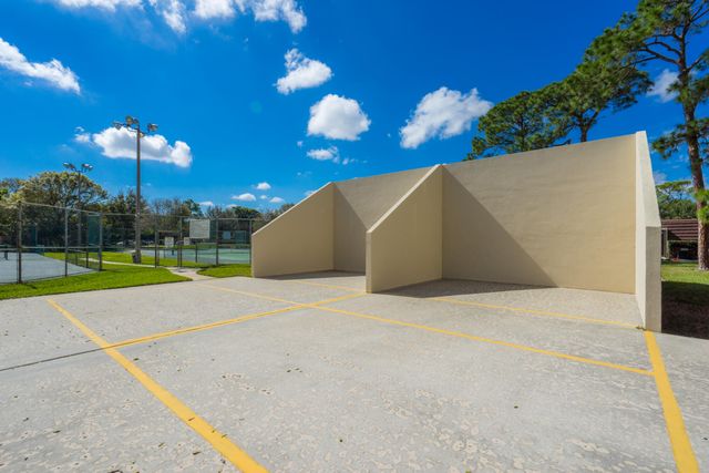 717 7TH Lane, Palm Beach Gardens, FL 33418